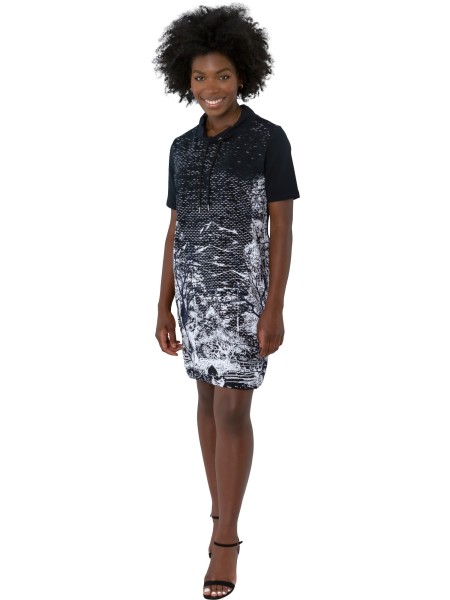 Gio Milano, Kleid mit Landschaftsdruck und Strassbesatz